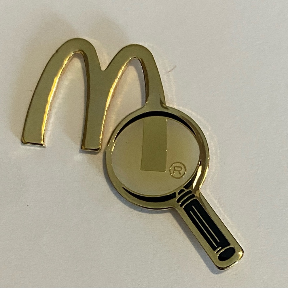 VTG  McDonald’s Magnifying Glass Employee Tie Tack Hat Lapel Pinback Taiwan